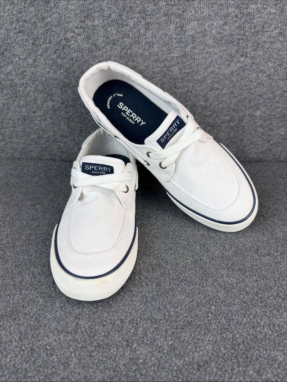 Sperry Women’s White and Navy Low-Top Boat Shoes Size 8